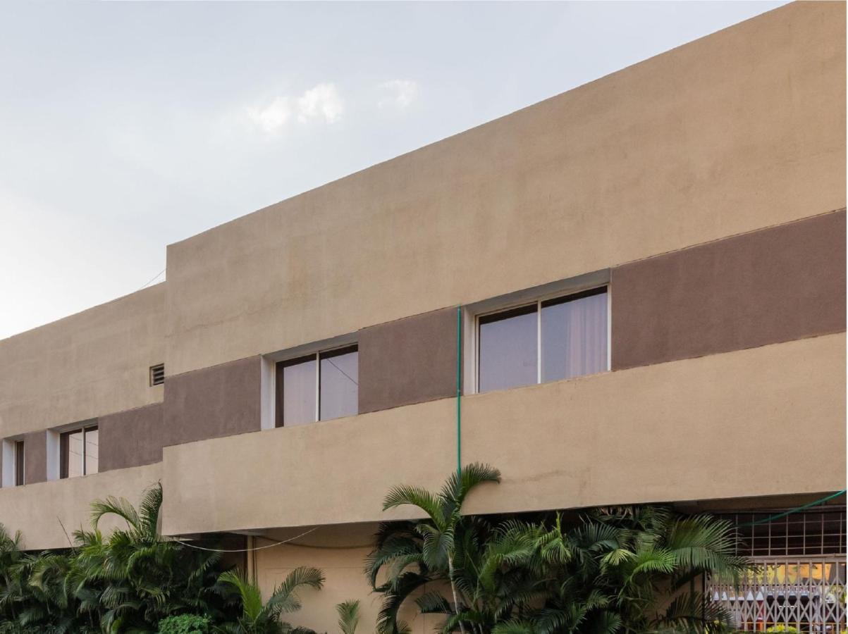 Oyo 77137 Hotle Castle Inn - Mumbai, Mumbai